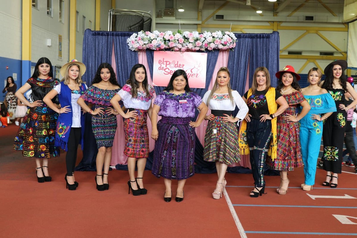 Foto grupal evento El Poder de Ser Mujer